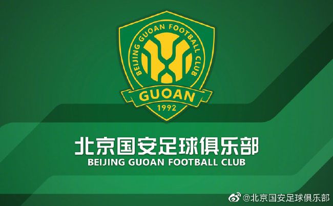 在房间门口犹豫很久，他只能硬着头皮，按下了房间的门铃。